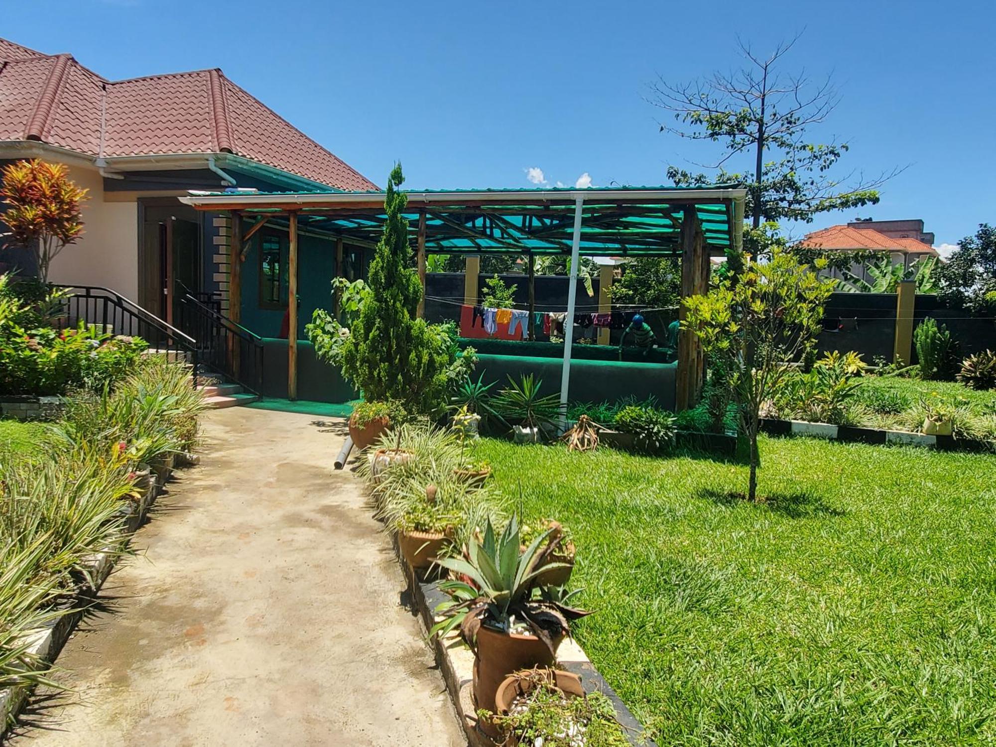 Gorilla African Guest house Entebbe