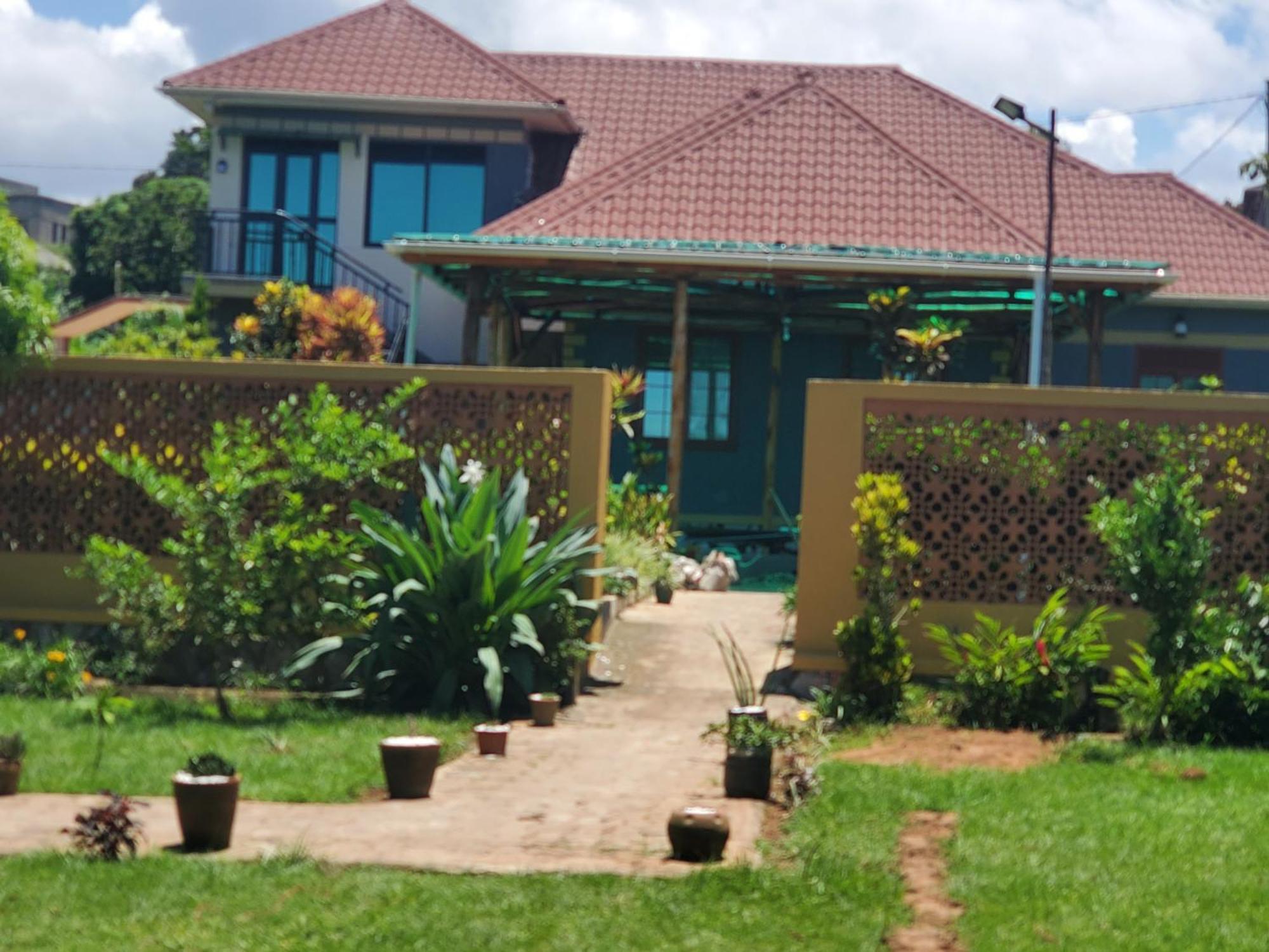Guest house Gorilla African Entebbe