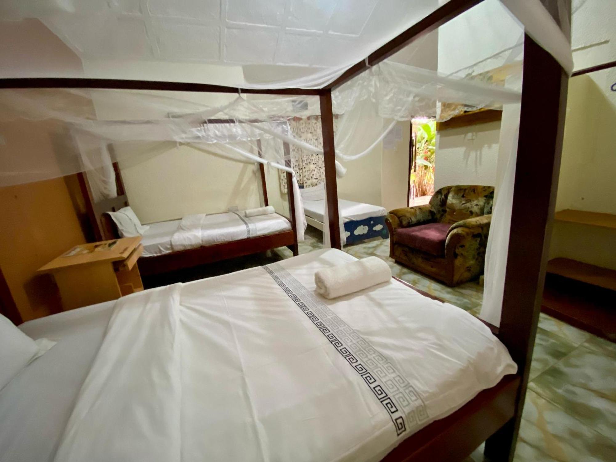 Gorilla African Guest house 2*